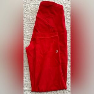 Women’s lululemon crop leggings with pockets size 6